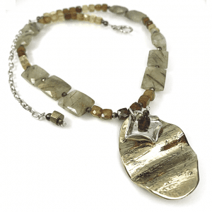 Oval and Flower Necklace