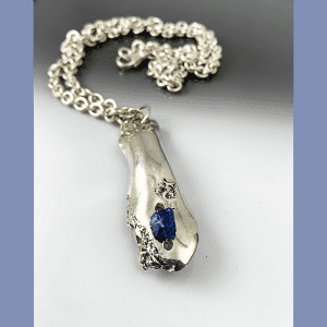 Blue sapphire curve necklace