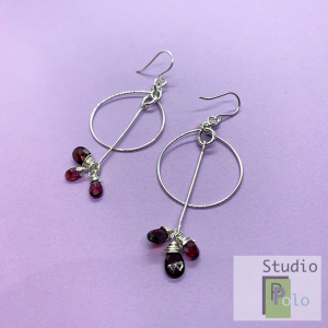 Circular Earrings with Garnet